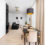 Jerozolimskie 203 By Bookinghost Apartament