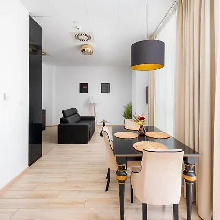 Jerozolimskie 203 By Bookinghost Apartment