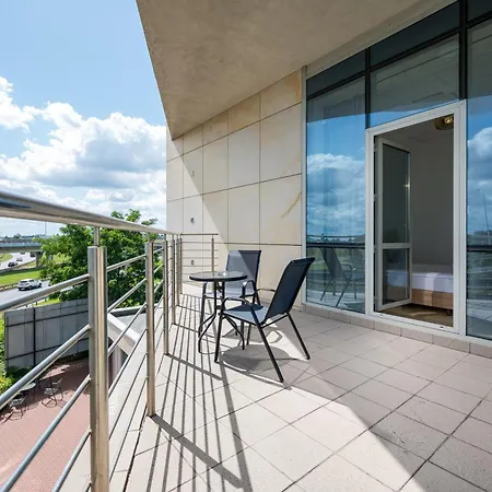 Jerozolimskie 203 By Bookinghost